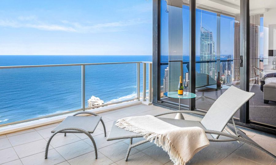 Best Airbnb Gold Coast- Mega oversized four bedroom apartment