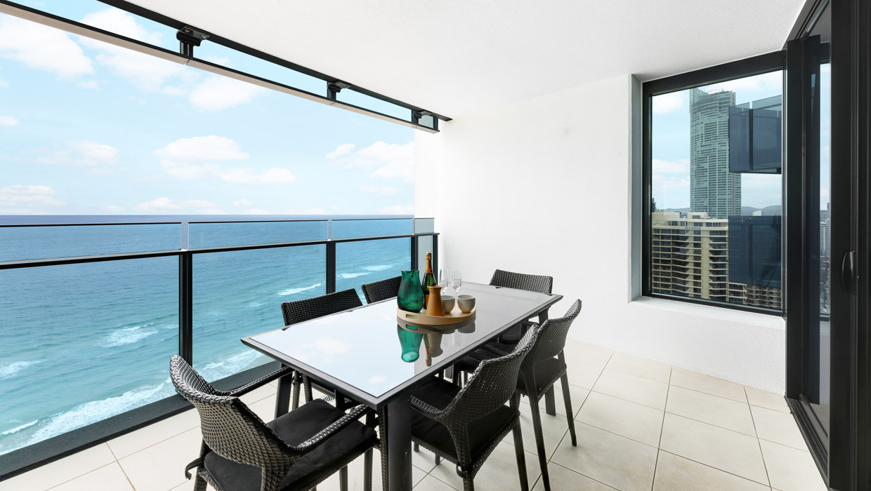 Best Airbnb Gold Coast - Beachfront Pepper Soul Surfers Paradise